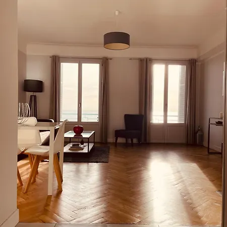 Appartement 2 Avec Terrasse Vue Sur La *