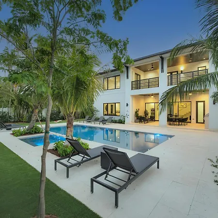 Luxury - - With Pool *