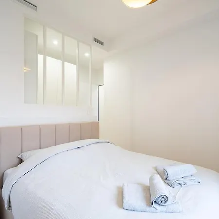 Beautiful 3 Rooms, Carre D 'or Apartment