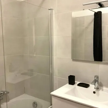 Appartement Lympia - One Bedroom Near The Port *