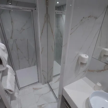 Club Aparthotel 4*