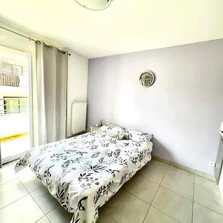 Charming Flat With Sunny Balcony Port De Apartment