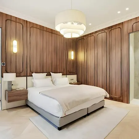 Quiet And Central Apartment *