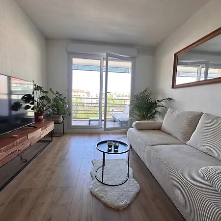 Apartment Avec Terrasse, Quartier Riquier *