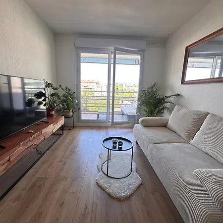 Apartment Avec Terrasse, Quartier Riquier