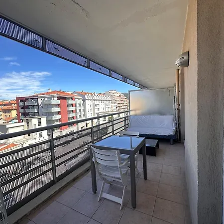 Apartment Avec Terrasse, Quartier Riquier