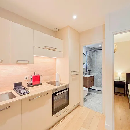 Petit Cocon Au Cœur Du Vieux-nice, Wifi, Ac, 2pers Nice