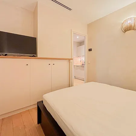Appartement Petit Cocon Au Cœur Du Vieux-nice, Wifi, Ac, 2pers Nice