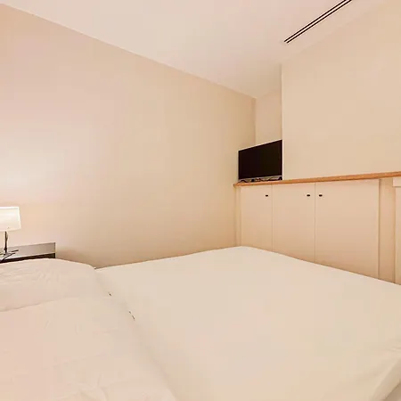 Petit Cocon Au Cœur Du Vieux-nice, Wifi, Ac, 2pers * Nice