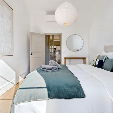Renting - Victor - Historic Palace Luxury 3 Bedrooms Appartement