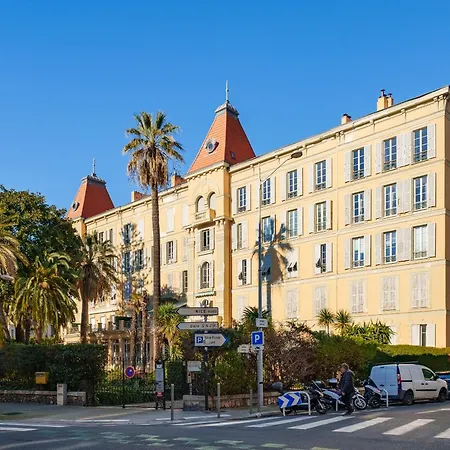 Renting - Victor - Historic Palace Luxury 3 Bedrooms