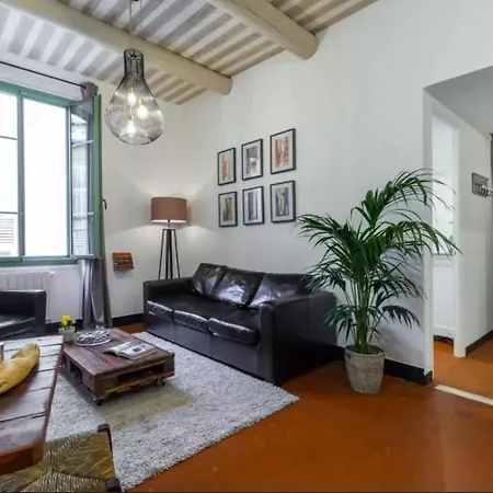 Appartement Authentique 2 Pièce Dans Le Vieux-nice