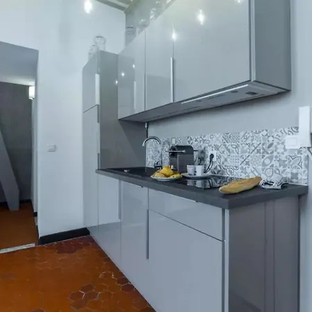 Appartement Authentique 2 Pièce Dans Le Vieux-nice