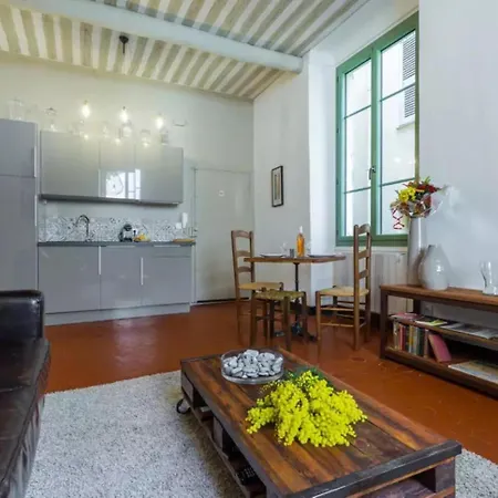 Appartement Authentique 2 Pièce Dans Le Vieux-nice