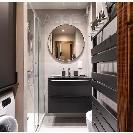 Renovated With Garden Pool Air Conditioning 4 Sleeps *