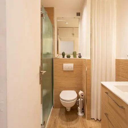 #26 Staywiz Us -idealy Located Flat Ac 2mins Walk To Sea Balcony *