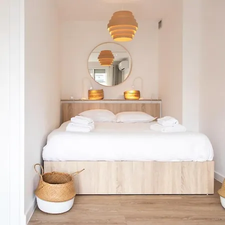 #26 Staywiz Us -idealy Located Flat Ac 2mins Walk To Sea Balcony Apartment