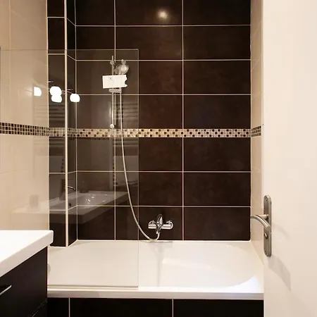 #37 Staywiz Us -1bdr Bagatelle, Promenade, Sea Front Balcony & Ac Apartment