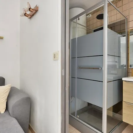 Appartement Vieux Avec Balcon à 1min De La Nice