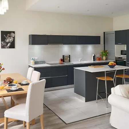 Apartment Sunlight - Gisele - Hyper Central, 1 Bedroom With Large Living Nice