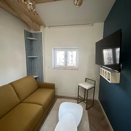 Moon - 45 Apartment