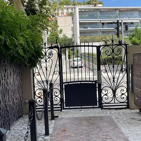 Two-rooms With Balcony In Nice