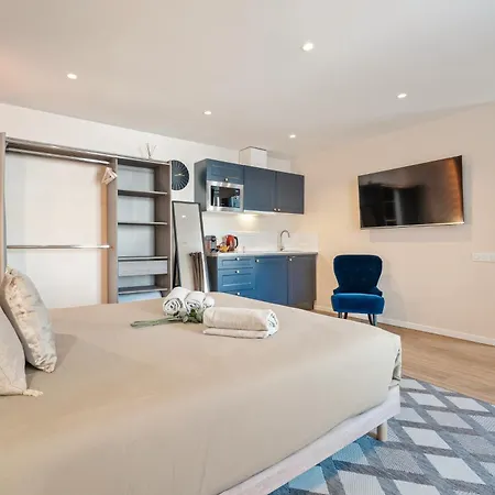 Elegant Jacuzzi Loft In Massena Apartment *