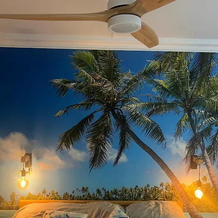 Centre Vue Avec Piscine Pour Famille, Couple D'amis Pas De Groupes De Jeunes Autorisés * Nice