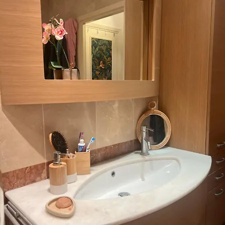 Appartement Centre Vue Avec Piscine Pour Famille, Couple D'amis Pas De Groupes De Jeunes Autorisés *