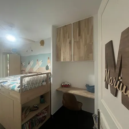 Centre Vue Avec Piscine Pour Famille, Couple D'amis Pas De Groupes De Jeunes Autorisés Nice
