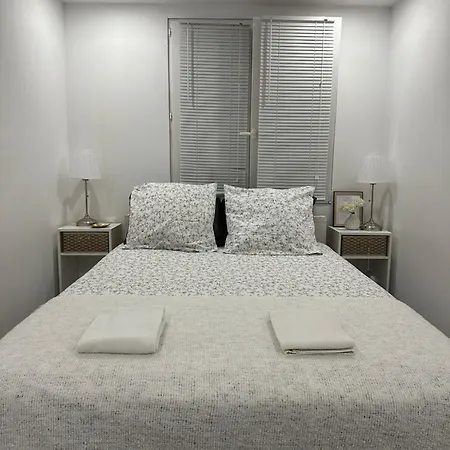 Location In Private Security With Free Parking, 6 Min To Center, 1 Min For Transports Available