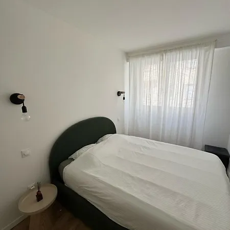 Charming 2p Center For 4 * Nice