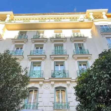 Les De Cédric Iconic Tram Gare Pour Personnes Calmes Séjour chez l'habitant Nice