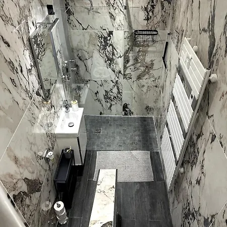 Au Coeur Du Vieux Emplacement Idéal! Appartement *