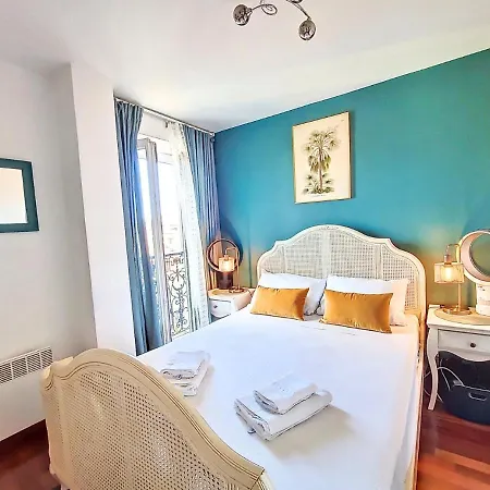 Appartement Nestor&jeeves - Chaise Bleue - - Near *