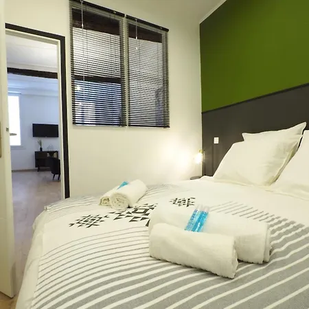 06r - Modern - Vieux Appartement