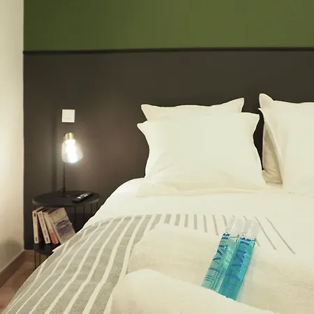 06r - Modern - Vieux Appartement Nice