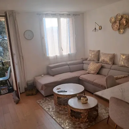 3 Pieces Avec Stationnement Apartment *