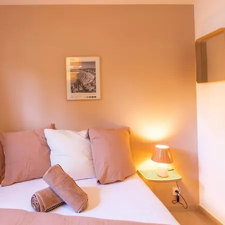 #41 Staywizus - Flat For 6, 3 Bdr Parking Wifi 5mins Walk Tram T1 *
