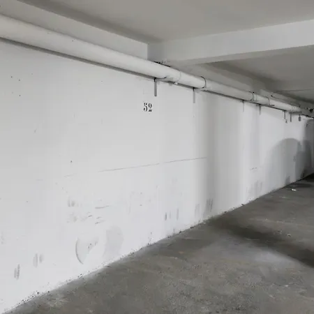 #41 Staywizus - Flat For 6, 3 Bdr Parking Wifi 5mins Walk Tram T1 Apartment *
