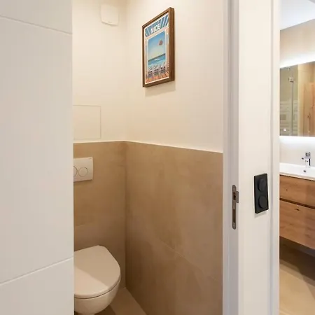 Apartment #41 Staywizus - Flat For 6, 3 Bdr Parking Wifi 5mins Walk Tram T1 Nice