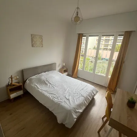 Spacieux 2 Minutes De La Apartment *