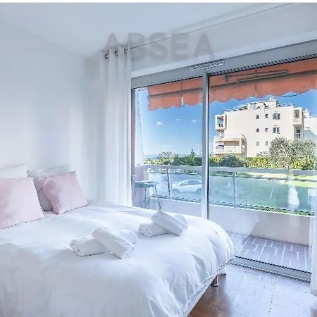 Family Pool Garden View Air Conditioning Sleeps 5 *