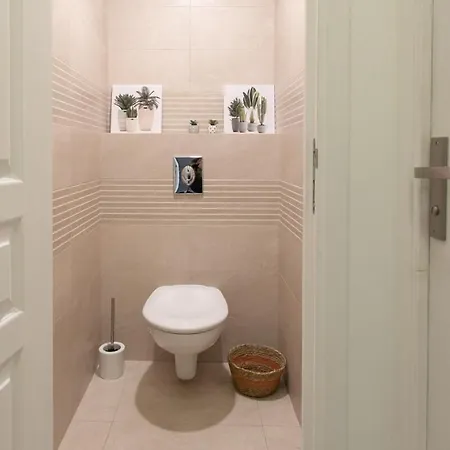 L38 Staywizus - Fleur 7min Walk To Beach, Free Parking Balcony & Ac Apartment