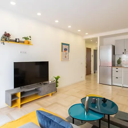 Apartment L38 Staywizus - Fleur 7min Walk To Beach, Free Parking Balcony & Ac
