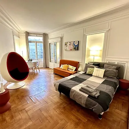 A Luxurious With Ac On Promenade Des Appartement Nice