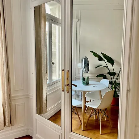 A Luxurious With Ac On Promenade Des * Nice
