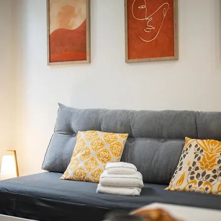 Charme Niçois Avec Terrasse En Appartement *