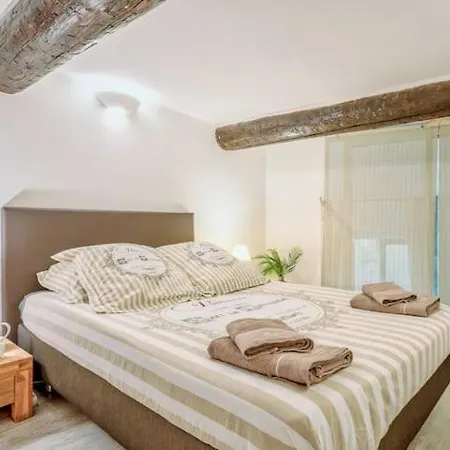 Homestay Quai Apartment Nice