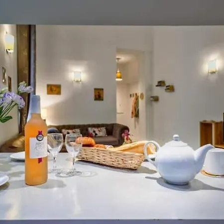 Quai Apartment